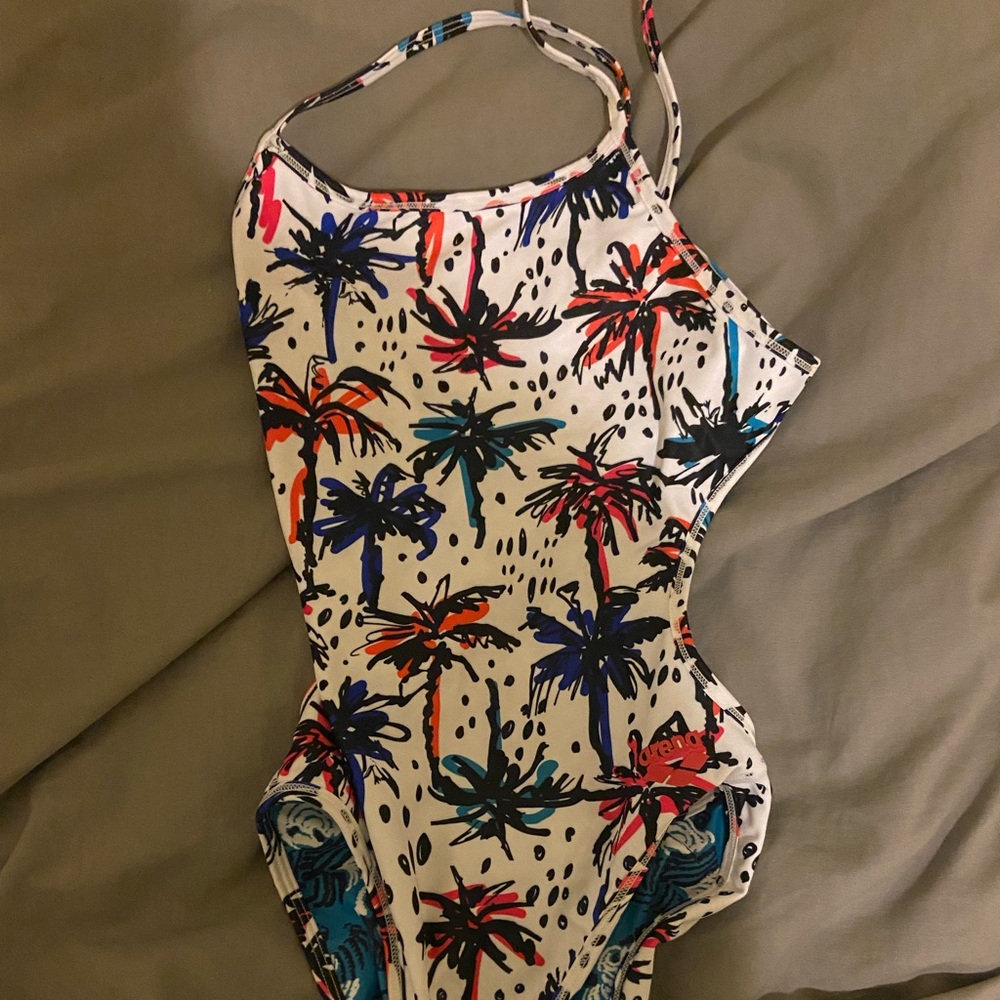 Arena Reversible Training Suit Size 28
